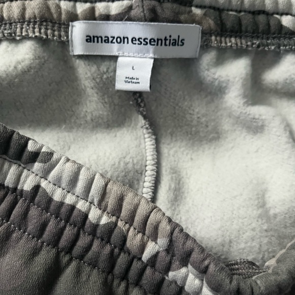 5 for $25. Men’s fleece joggers - Picture 3 of 3